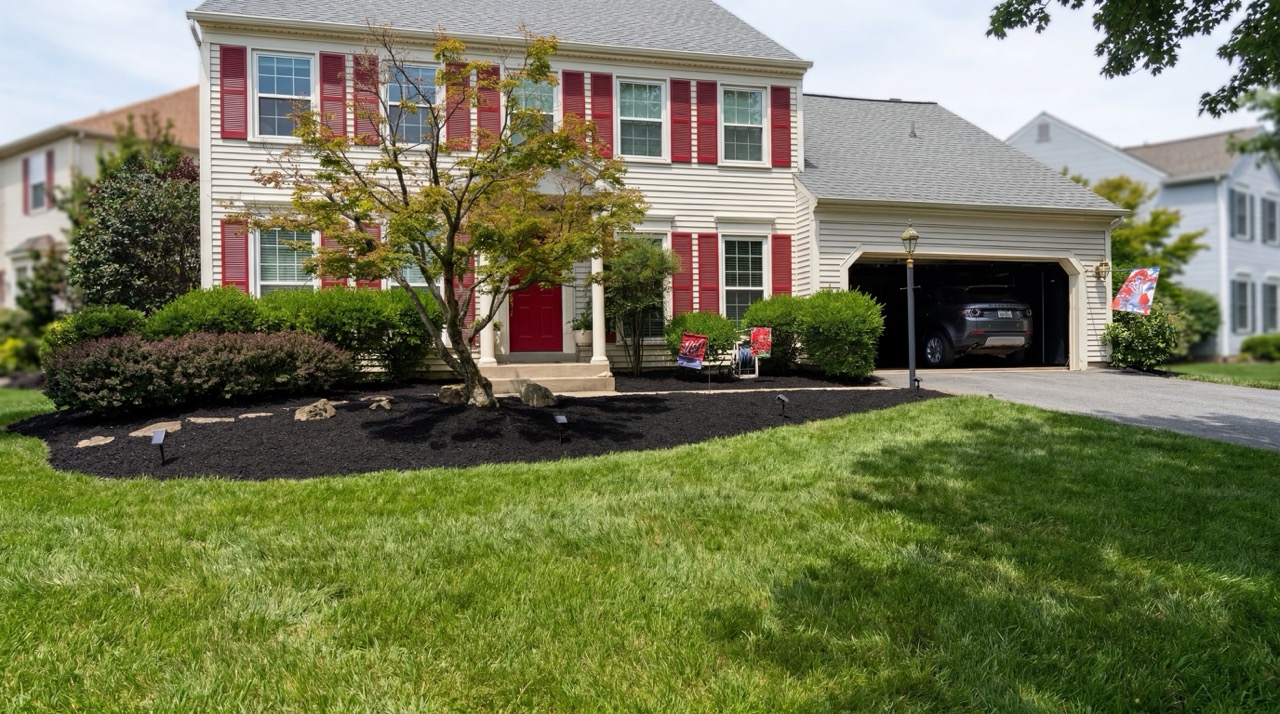 Front-yard landscape refresh with Japanese maple, lawn, and mulched bed by Green Life Landscaping